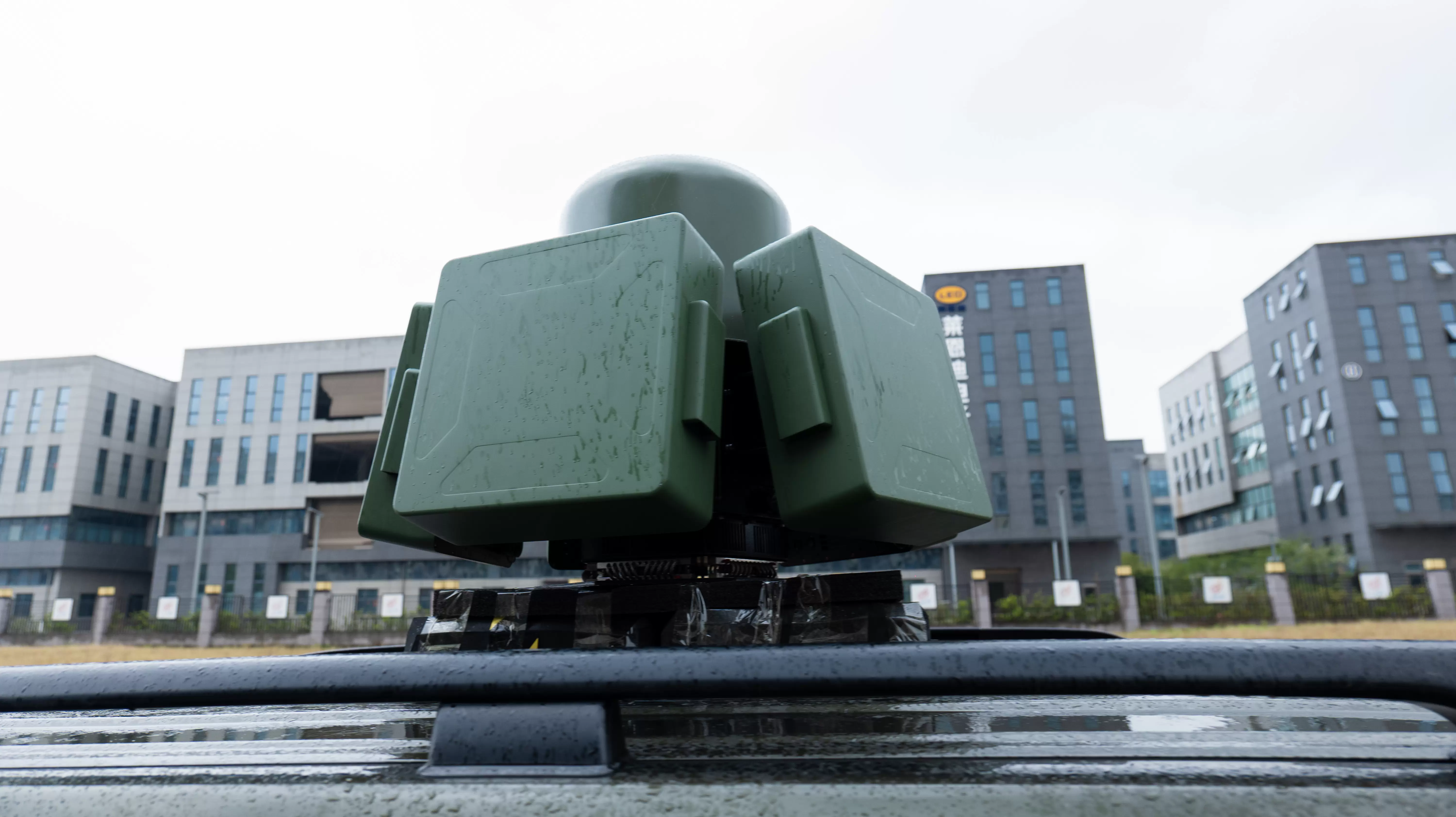 DR100-AB 차량 장착형 드론 감지 및 방해 장비