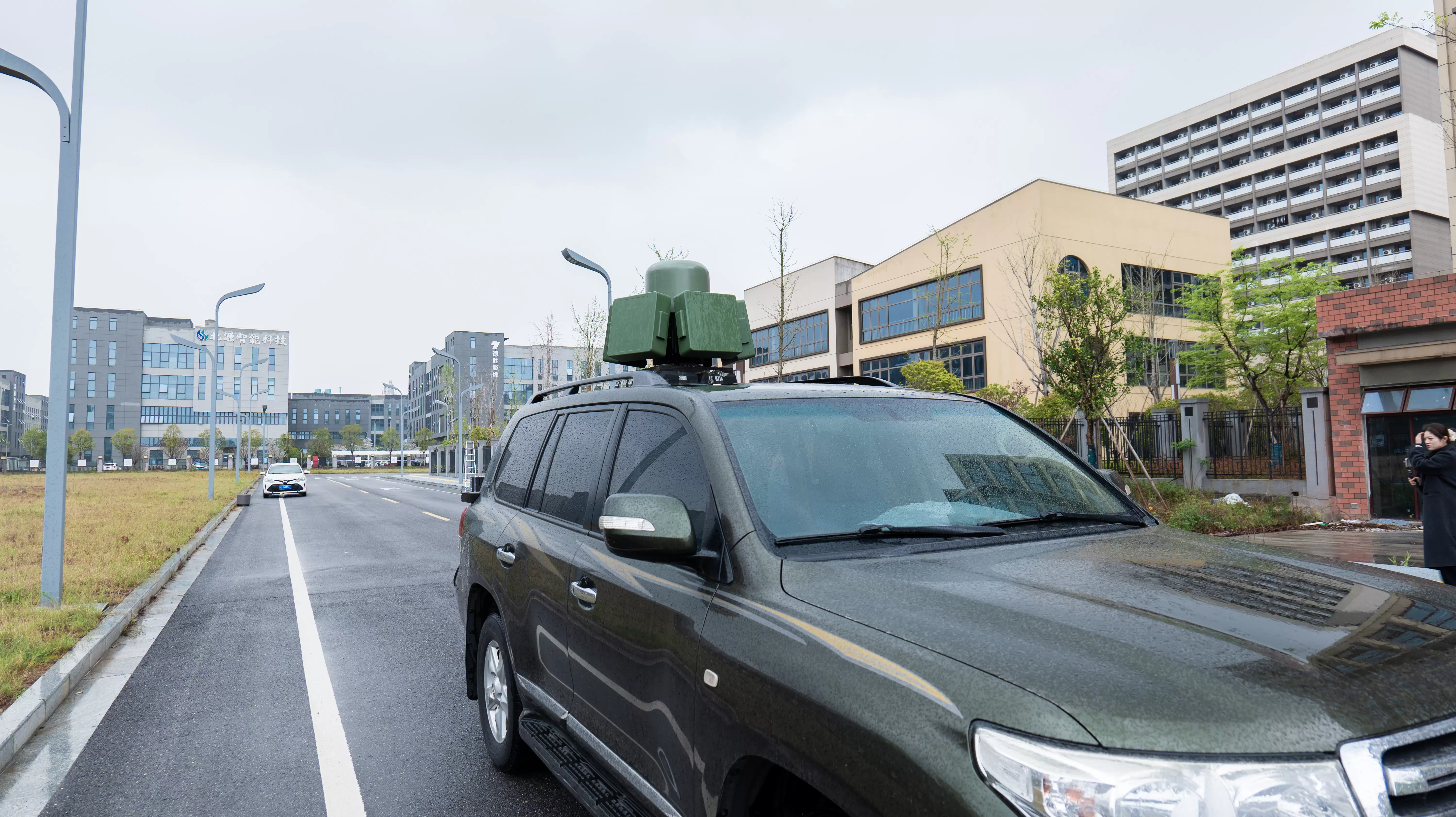 DR100-AB 차량 장착형 드론 감지 및 방해 장비