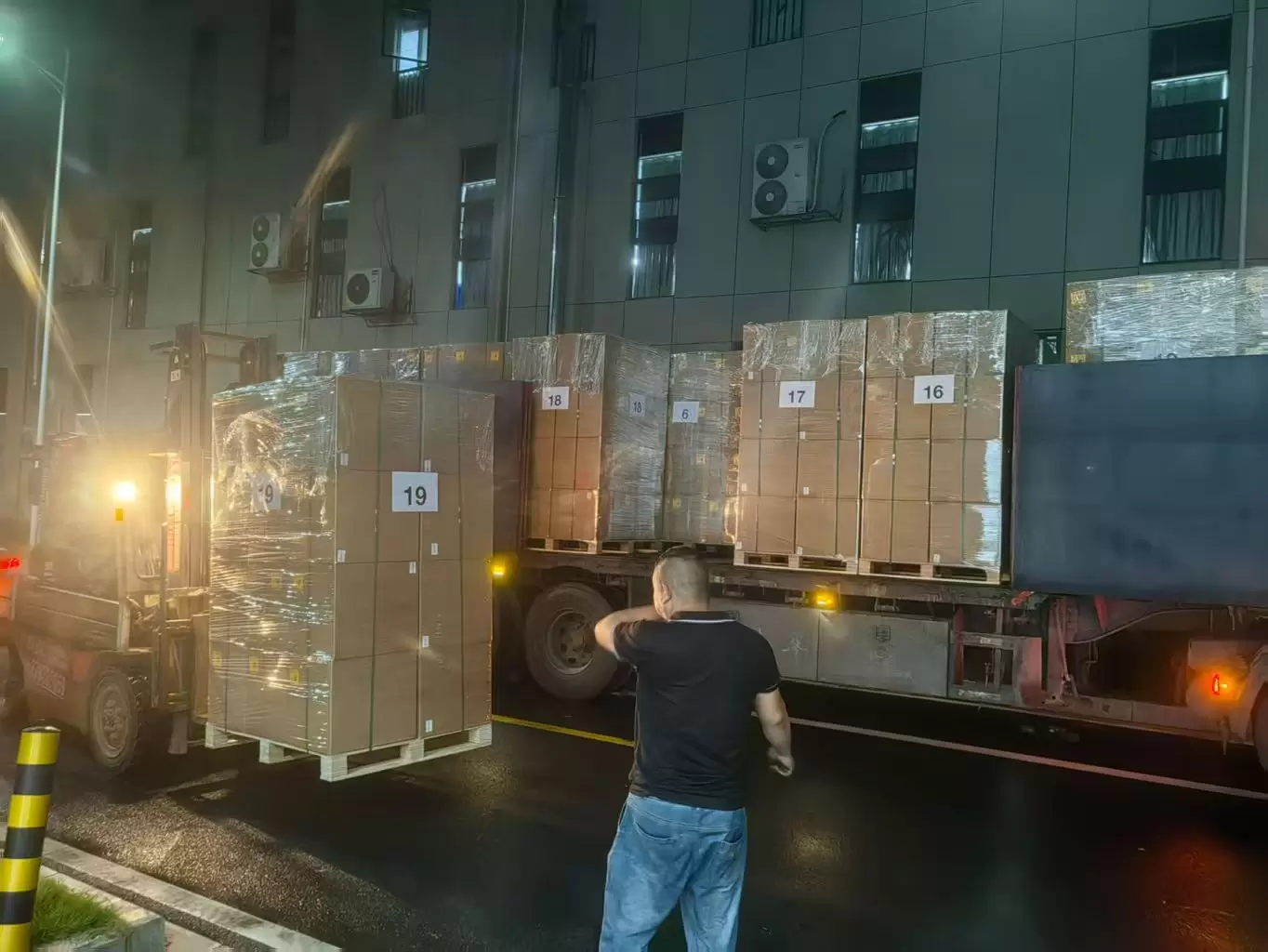 3km, 5km, 10km, 15km, 20km, 30km, 40km 범위의 광섬유 스풀이 장착된 드론입니다.